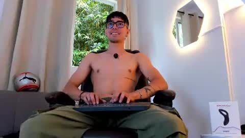 etham_wolf1 online show from July 23, 6:17 pm