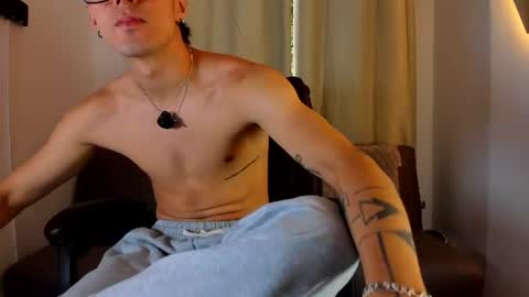 etham_wolf1 online show from July 30, 6:51 pm