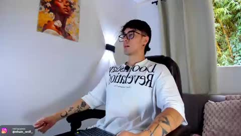 etham_wolf1 online show from July 31, 6:51 pm