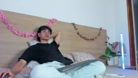 Ethan Bigdick Latino  online show from July 29, 11:30 am