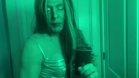 Snapshot of ethan_astrid chatting on May 16, 7:34 pm Bustedpussy online show from May 16, 7:34 pm
