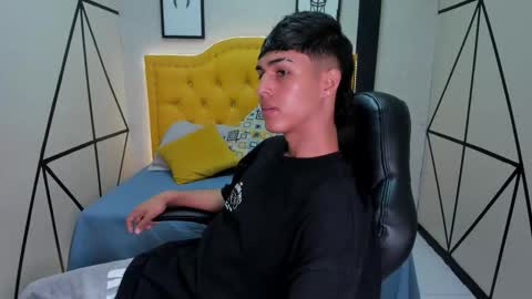 E T H A N  online show from February 6, 8:12 pm