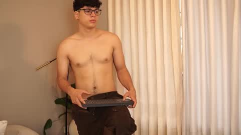 Snapshot of ethan_occonor chatting on October 15, 12:27 pm ethan_occonor online show from October 15, 12:27 pm