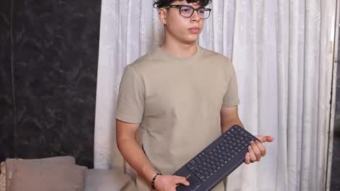 Snapshot of ethan_occonor chatting on October 17, 12:47 am ethan_occonor online show from October 17, 12:47 am