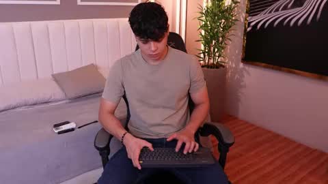 Snapshot of ethan_occonor chatting on October 23, 12:59 pm ethan_occonor online show from October 23, 12:59 pm