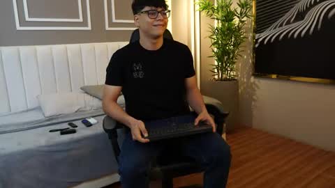 Snapshot of ethan_occonor chatting on November 6, 8:15 am ethan_occonor online show from November 6, 8:15 am