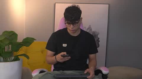 Snapshot of ethan_occonor chatting on November 8, 12:27 pm ethan_occonor online show from November 8, 12:27 pm