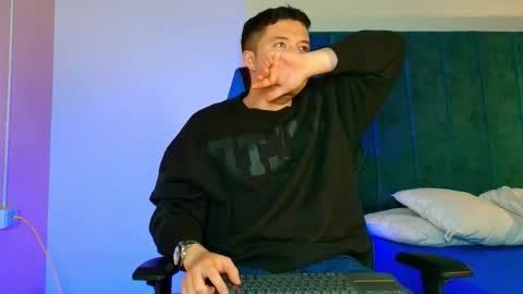 ethanconnor_ online show from October 18, 12:17 pm