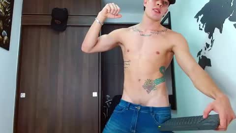 Snapshot of ethangreey1 chatting on February 28, 8:50 pm ethangreey1 online show from February 28, 8:50 pm