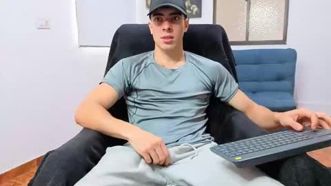 ethangreey1 online show from February 4, 1:06 pm