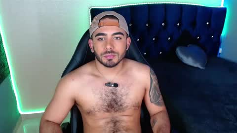 Snapshot of ethanhairy chatting on February 17, 8:59 pm Ethan online show from February 17, 8:59 pm