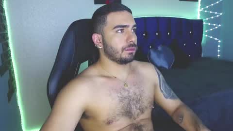 Snapshot of ethanhairy chatting on March 16, 10:47 pm Ethan online show from March 16, 10:47 pm