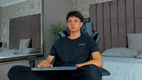 ethanlowell online show from September 24, 5:44 am