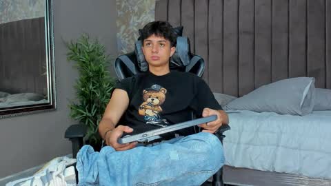 ethanlowell online show from September 26, 6:06 am