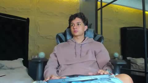 ethanlowell online show from November 17, 5:57 am