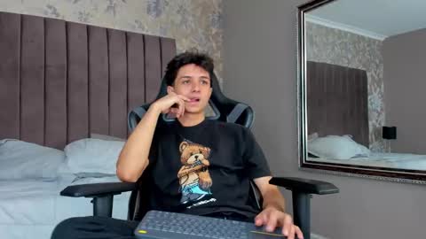 ethanlowell online show from November 21, 5:17 am