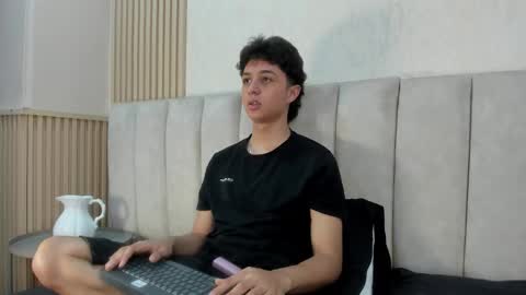 ethanlowell online show from November 26, 4:46 am