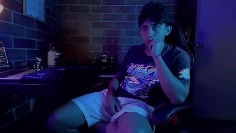 ethann2_ online show from June 6, 4:17 am