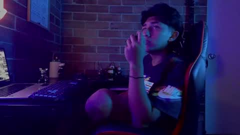 ethann2_ online show from June 7, 2:05 am