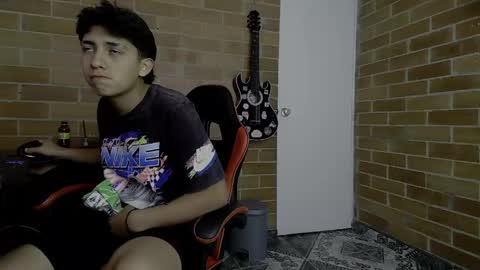 ethann2_ online show from June 7, 7:06 pm