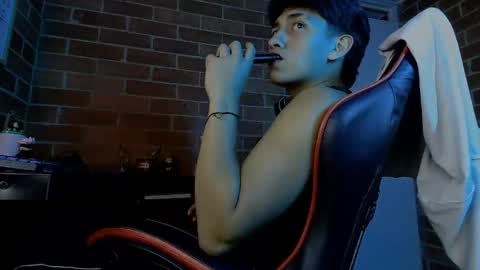 ethann2_ online show from June 8, 11:38 pm