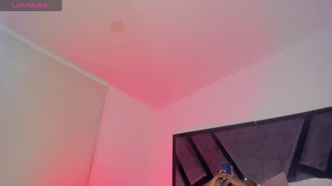 Snapshot of ethantraviis_ chatting on January 30, 8:43 am Ethan online show from January 30, 8:43 am