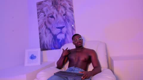 Snapshot of ethantraviis_ chatting on March 5, 2:14 am Ethan online show from March 5, 2:14 am