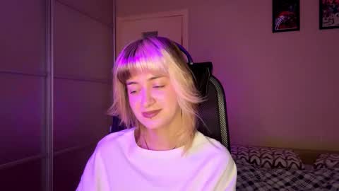 Snapshot of ethelynprochaska chatting on November 11, 6:46 am Emily online show from November 11, 6:46 am