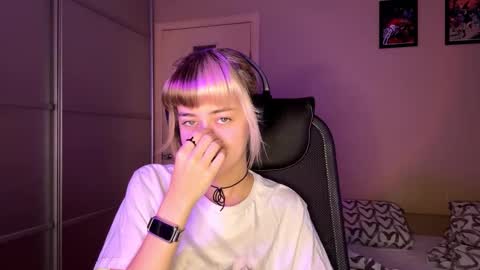 Snapshot of ethelynprochaska chatting on November 12, 5:19 am Emily online show from November 12, 5:19 am