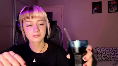 Snapshot of ethelynprochaska chatting on November 13, 5:17 am Emily online show from November 13, 5:17 am