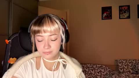 Snapshot of ethelynprochaska chatting on November 15, 5:27 am Emily online show from November 15, 5:27 am