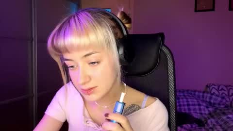 Snapshot of ethelynprochaska chatting on November 19, 5:18 am Emily online show from November 19, 5:18 am