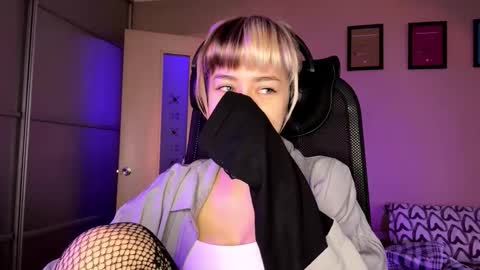 Snapshot of ethelynprochaska chatting on November 20, 8:03 am Emily online show from November 20, 8:03 am