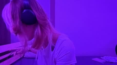 Snapshot of ethelynprochaska chatting on November 22, 7:13 pm Emily online show from November 22, 7:13 pm