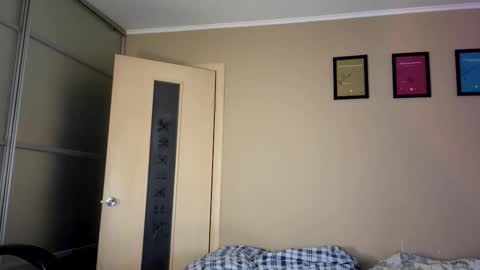 Snapshot of ethelynprochaska chatting on December 18, 5:35 am Emily online show from December 18, 5:35 am