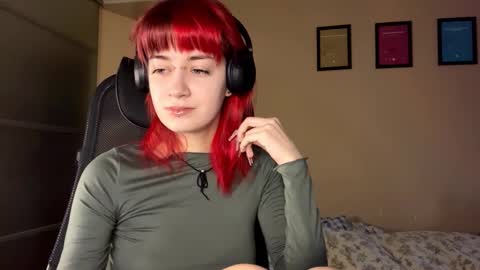 Snapshot of ethelynprochaska chatting on December 19, 5:14 am Emily online show from December 19, 5:14 am