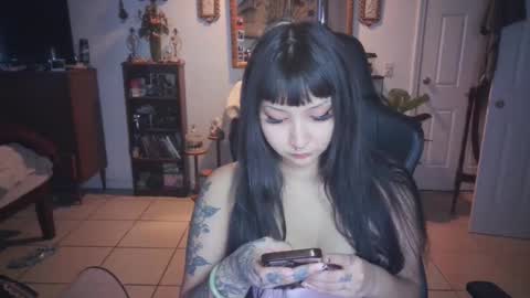 Snapshot of etherealhazy chatting on December 12, 10:31 pm etherealhazy online show from December 12, 10:31 pm