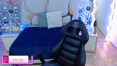 ette online show from October 4, 3:04 am