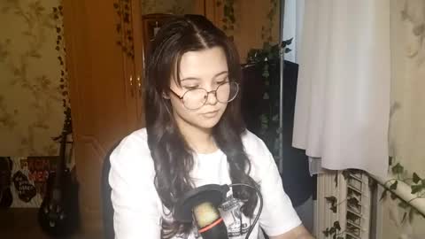 Snapshot of eugeniecarrubba chatting on May 26, 4:25 pm Lily 1st day online show from May 26, 4:25 pm