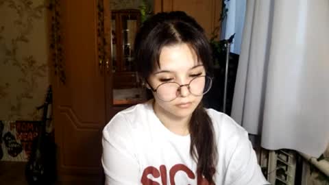 Snapshot of eugeniecarrubba chatting on June 2, 3:25 pm Lily 1st day online show from June 2, 3:25 pm