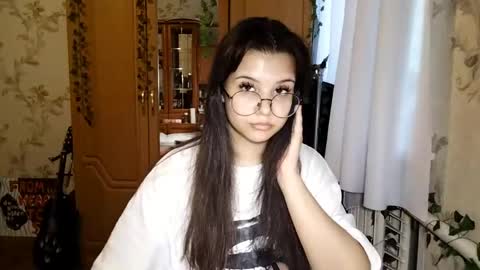 Snapshot of eugeniecarrubba chatting on June 3, 2:33 pm Lily 1st day online show from June 3, 2:33 pm