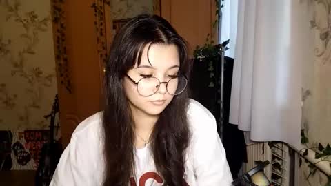 Snapshot of eugeniecarrubba chatting on June 4, 1:39 pm Lily 1st day online show from June 4, 1:39 pm