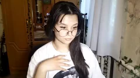 Snapshot of eugeniecarrubba chatting on June 11, 1:53 pm Lily 1st day online show from June 11, 1:53 pm
