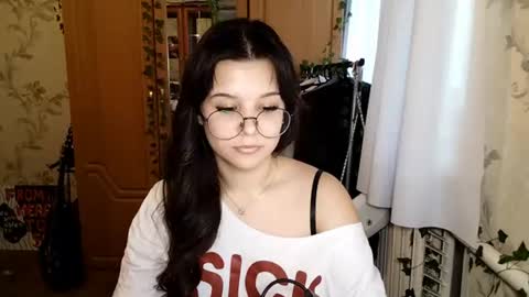 Snapshot of eugeniecarrubba chatting on June 13, 2:37 pm Lily 1st day online show from June 13, 2:37 pm