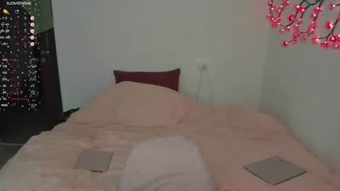 Snapshot of eumomino chatting on June 26, 10:47 pm Veronica Tiia Lilith left to right online show from June 26, 10:47 pm