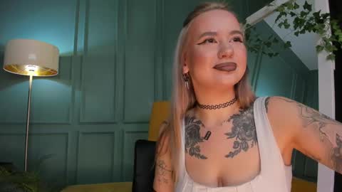 Snapshot of eva__angelic chatting on December 2, 12:29 pm Eva online show from December 2, 12:29 pm