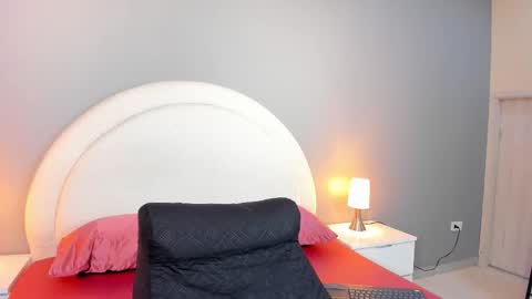 EVA  online show from October 8, 11:30 am