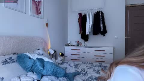 Snapshot of eva_collins_x chatting on June 30, 2:12 am Eva online show from June 30, 2:12 am