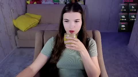 Snapshot of eva_davie chatting on June 28, 1:28 pm Eva online show from June 28, 1:28 pm