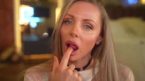 Eva online show from December 5, 7:54 pm